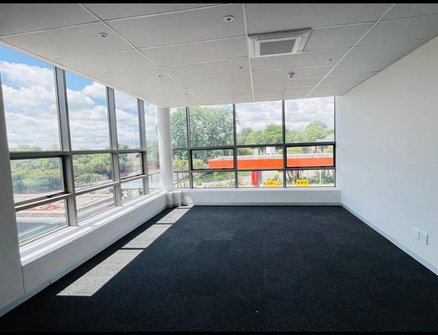 250M² OFFICE TO LET IN FOURWAYS